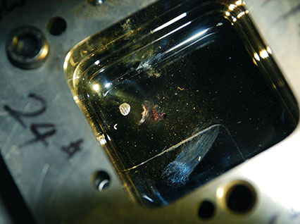 <a href='http://www.pzmama.cn/product/3.htm' class='text_a'>模具激光焊機(jī)</a>修復(fù)鏡面模具效果